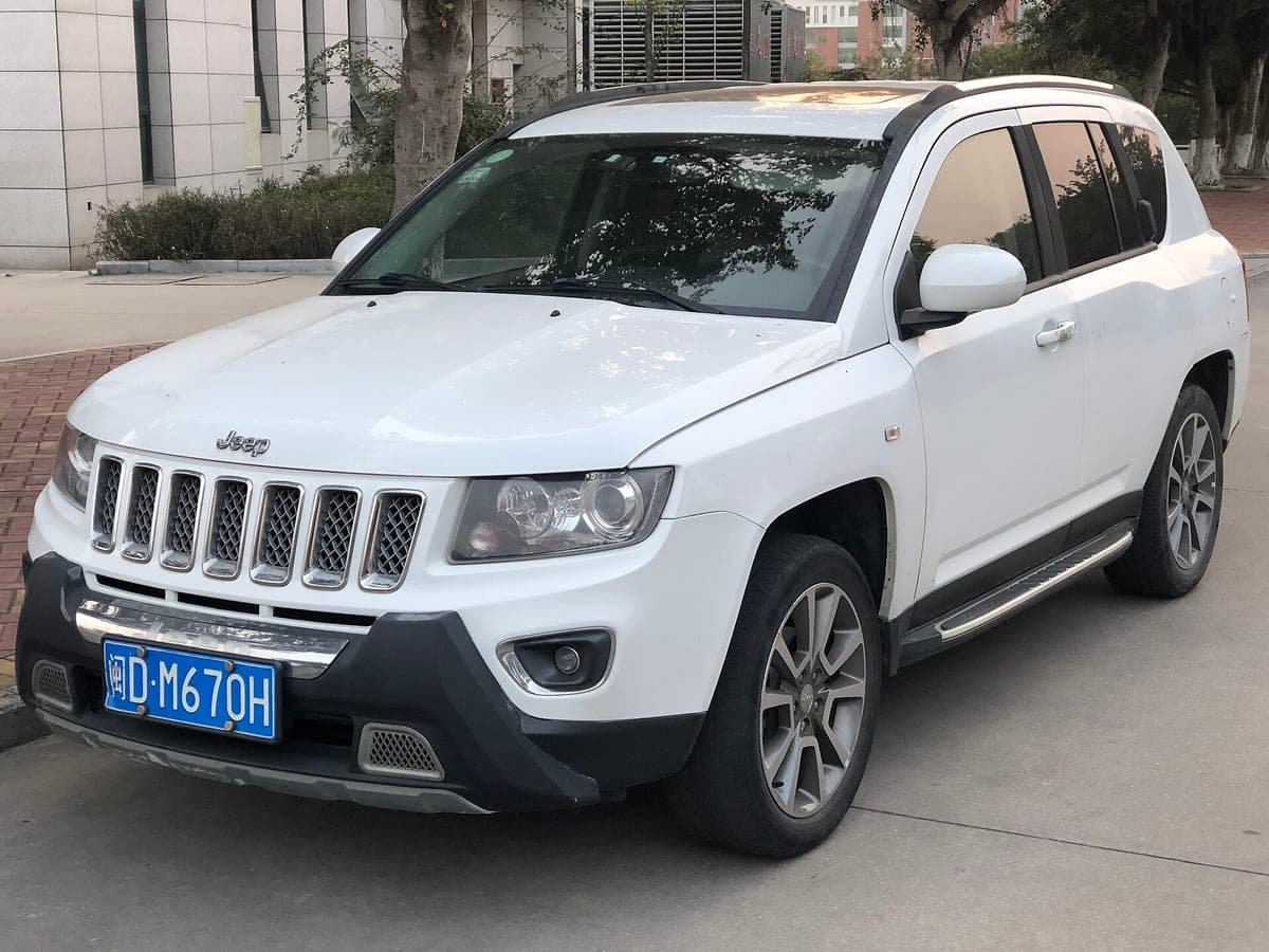 Jeep Compass — foto 1 de 3